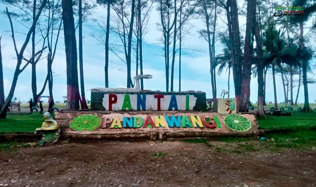 Wisata Pantai Pandan Wangi 