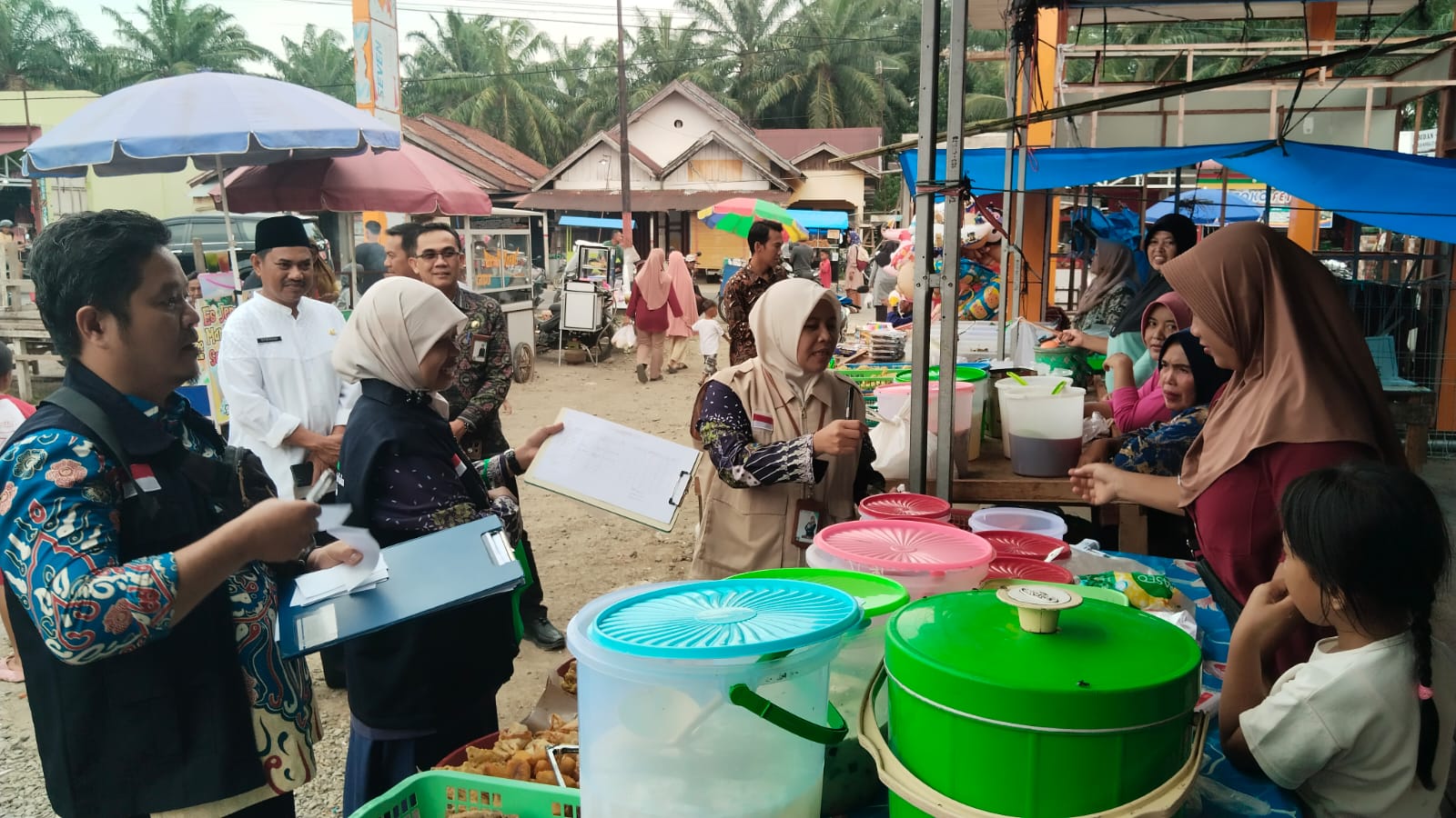 Pemkab Mukomuko Sidak Takjil di Lubuk Sanai III, Pastikan Konsumsi Warga Aman dan Sehat