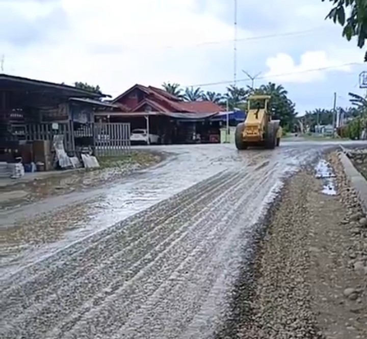 Dinas PUPR Mukomuko Kebut Pembangunan Jalan Hotmix di Mukomuko