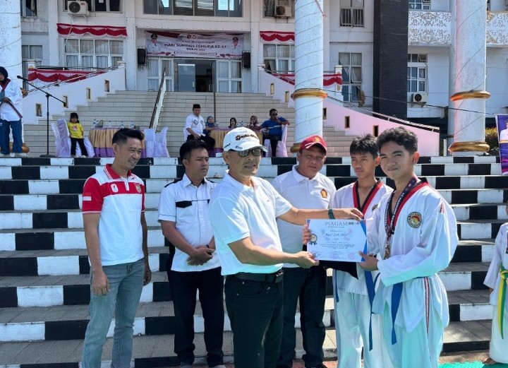 Harumkan Mukomuko, Atlet Taekwondo Mukomuko Terima Penghargaan 