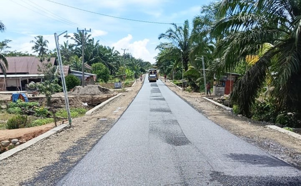 750 Meter Jalan Di Desa Rawa Bangun Dihotmix, Warga Ucapkan Terimakasih 