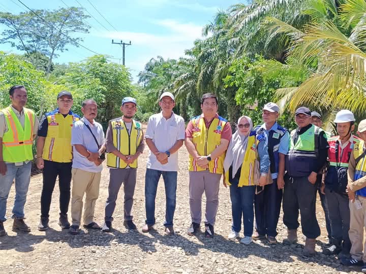 Wabup Mukomuko Ikut Serta Titik Nol Pembangunan Jalan Hotmix Dari Dana Inpres di Ipuh 