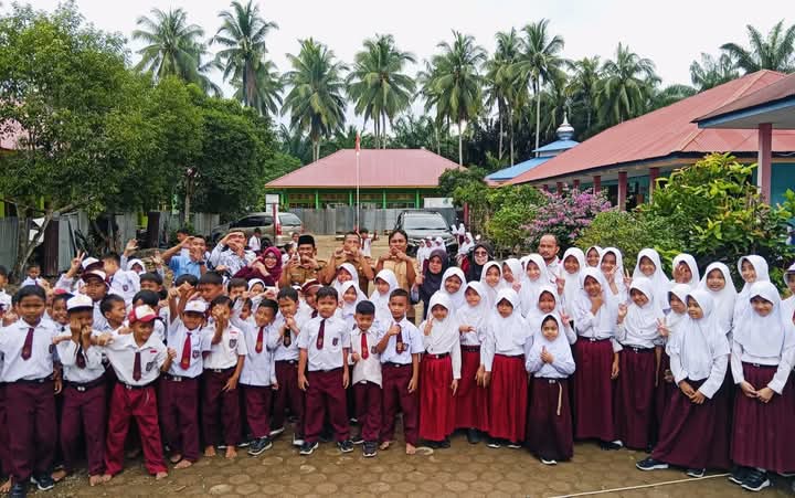 Perdana Penyaluran MBG di SDN 01 XIV Koto, Siswa-Siswi Sambut Penuh Sukacita 