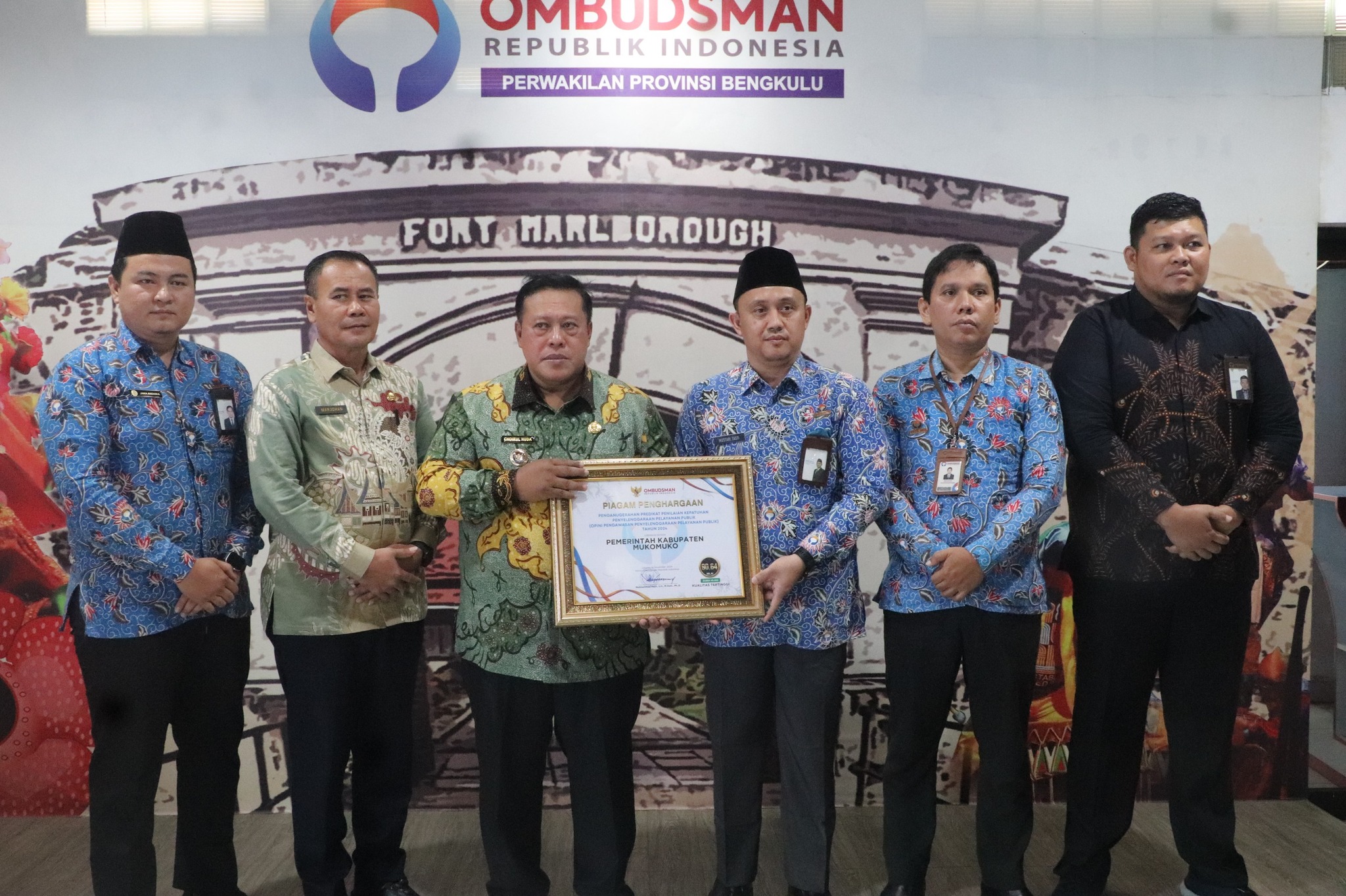 Pelayanan Publik Terbaik, Pemkab Mukomuko Terima Penghargaan dari Ombudsman RI