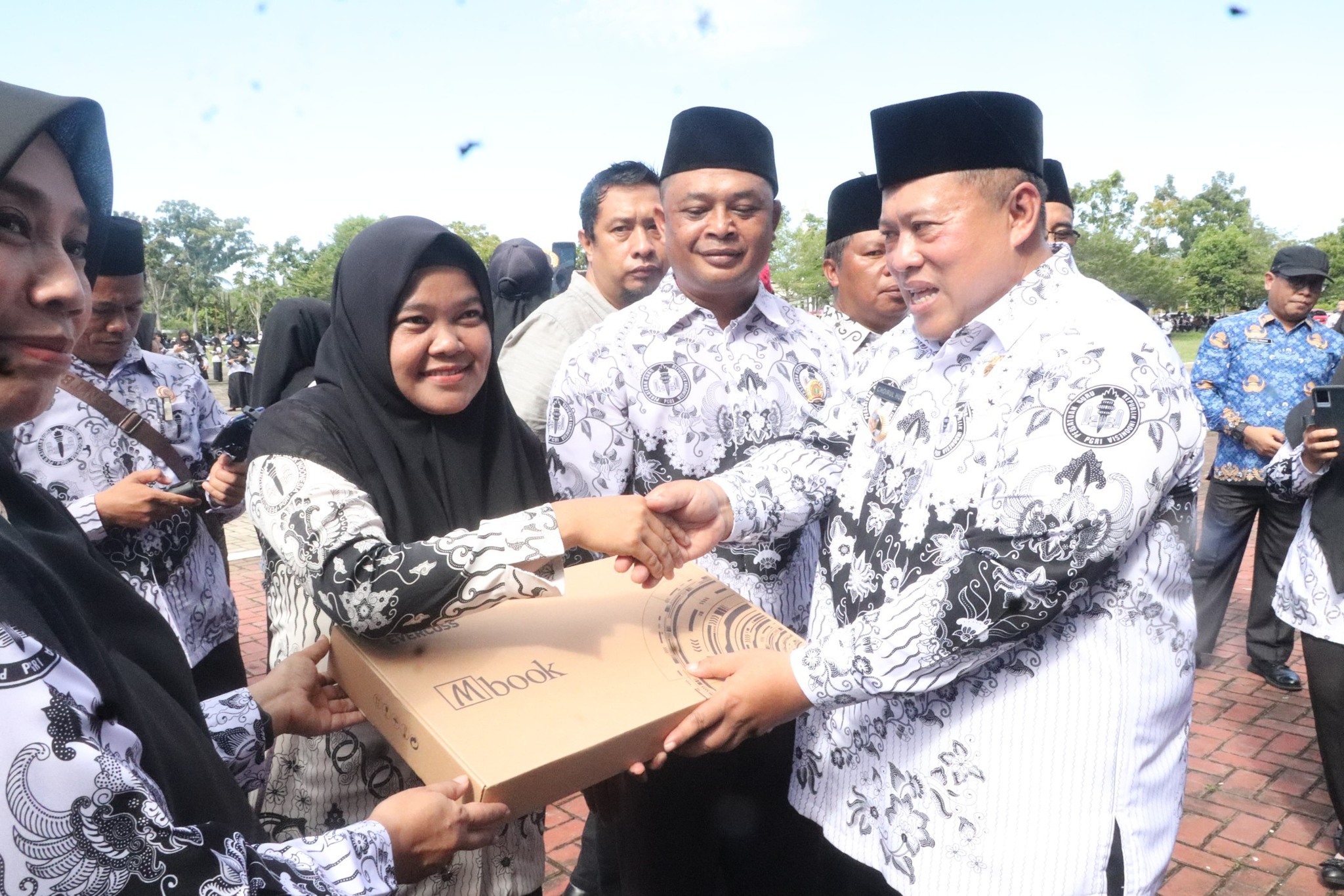 Simbolis Bupati Mukomuko Salurkan Program Sagusala 