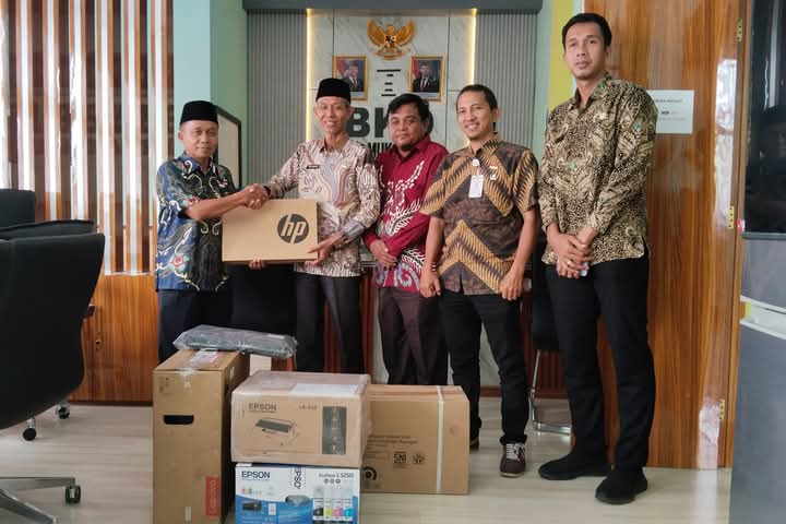 Pemkab Mukomuko Serahkan Peralatan ke Samsat Mukomuko