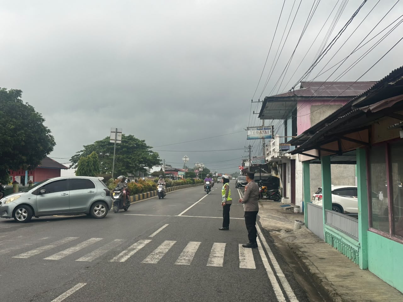 Perkuat Pengamanan Lalu Lintas pada Jam Sibuk,Polres Mukomuko Siagakan Personel di Titik Rawan